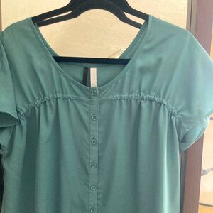 Kenzie blouse. Size Large